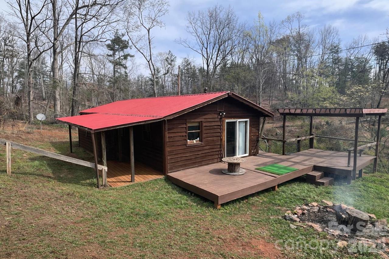 365 Hillbilly Ln., Mill Spring, NC 28756