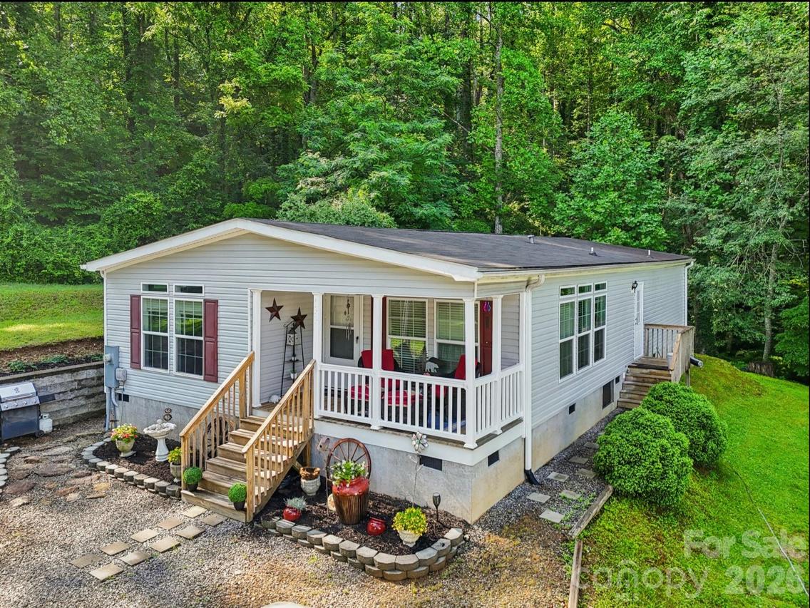 6 Hall Family Dr., Black Mountain, NC 28711