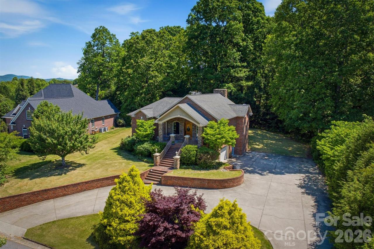 405 Golfview Ct., Lenoir, NC 28645