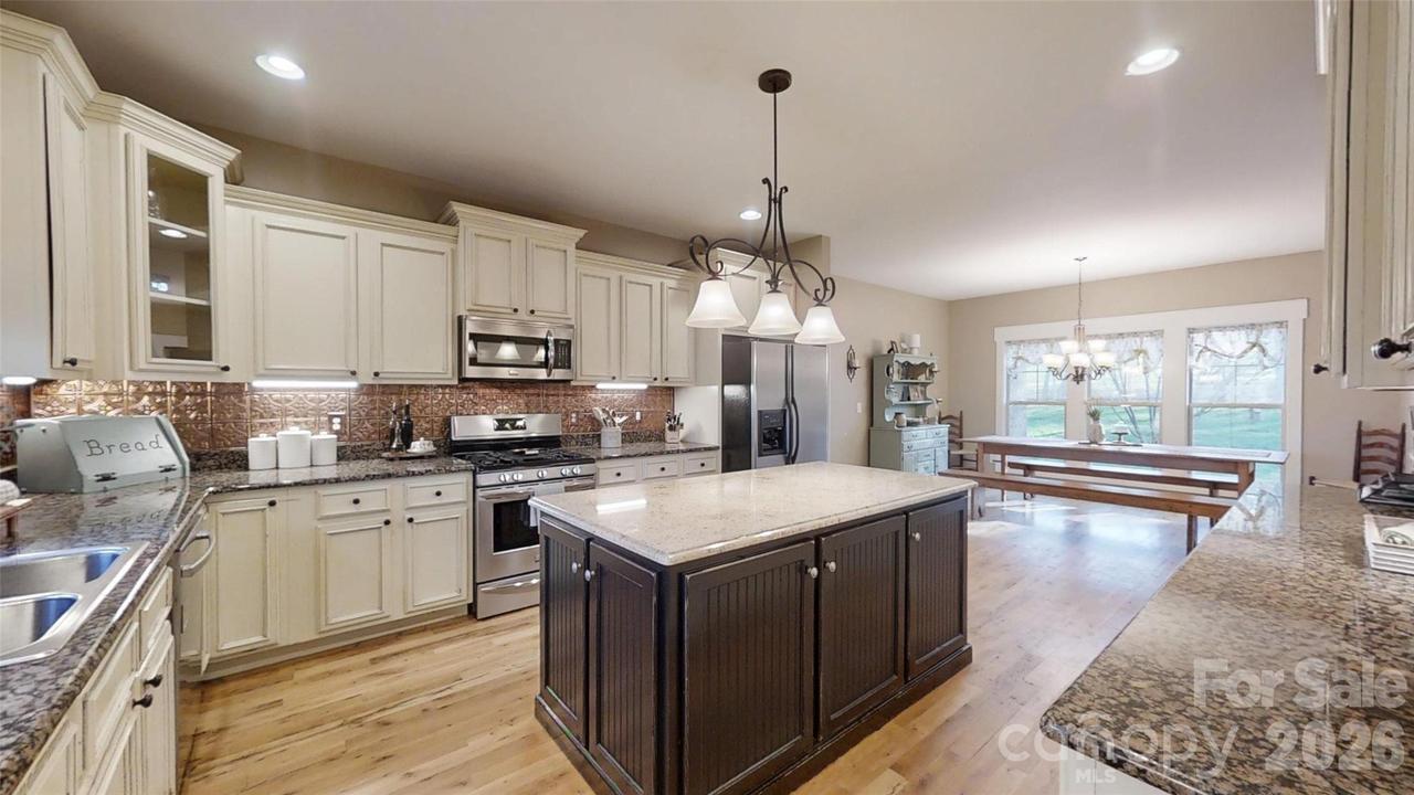 1520 Weatherwood Dr., Lincolnton, NC 28092