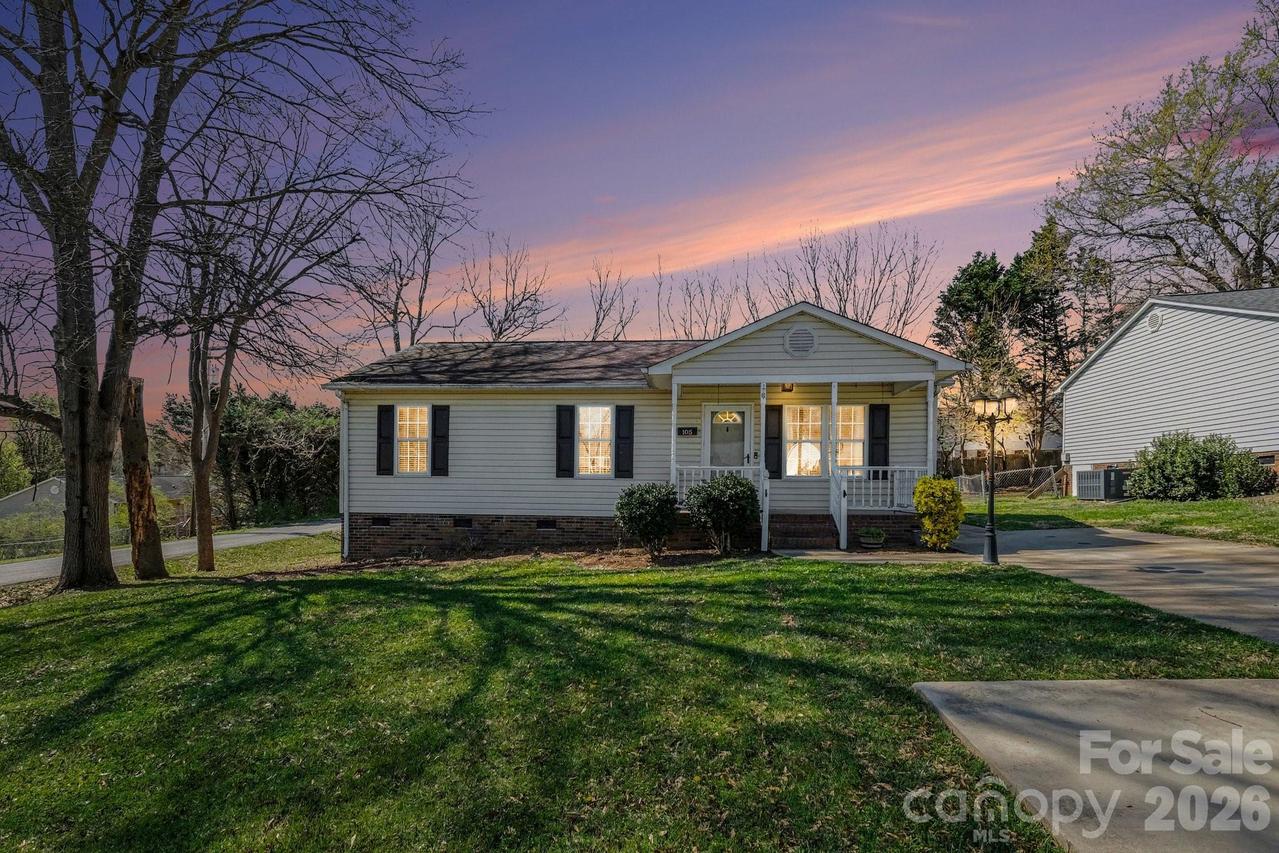 105 Chadwick Cir., Dallas, NC 28034