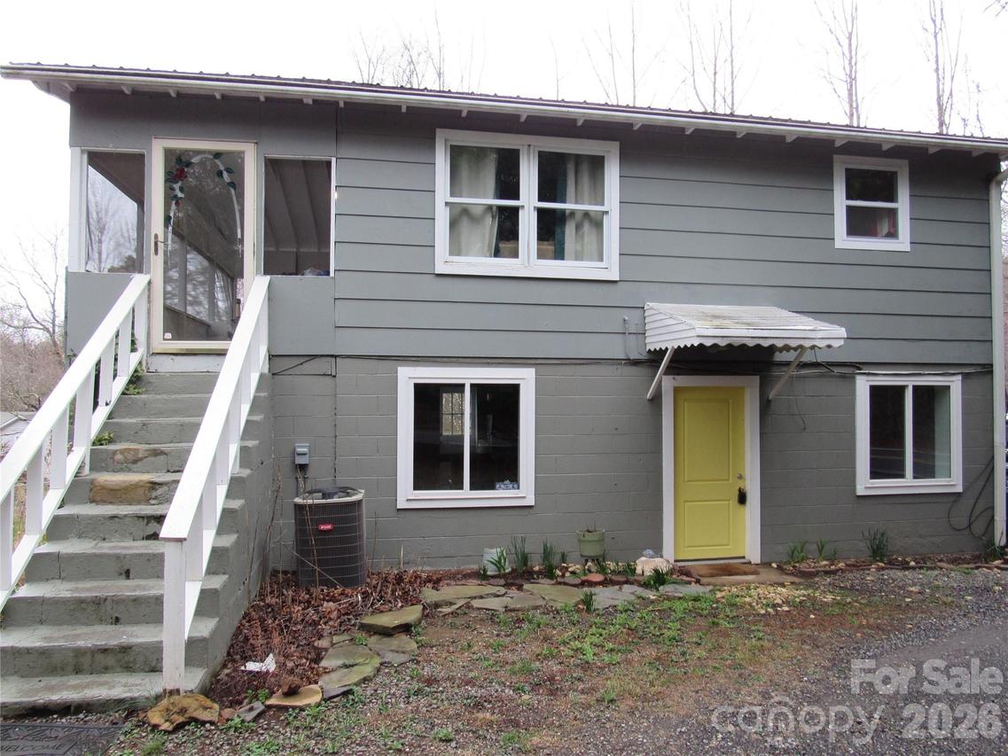 822 Azalea Ave., Black Mountain, NC 28711