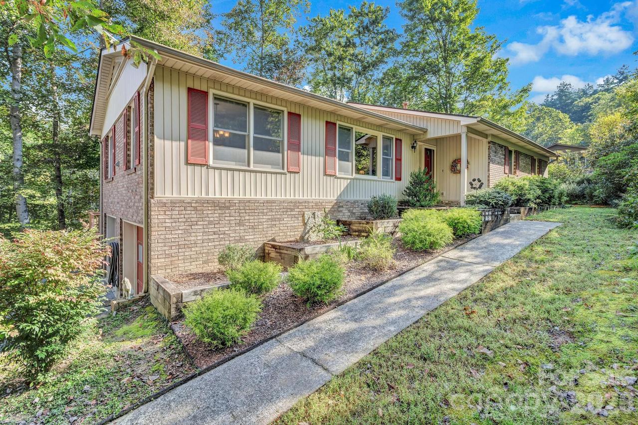 238 Park Ln., Hendersonville, NC 28791