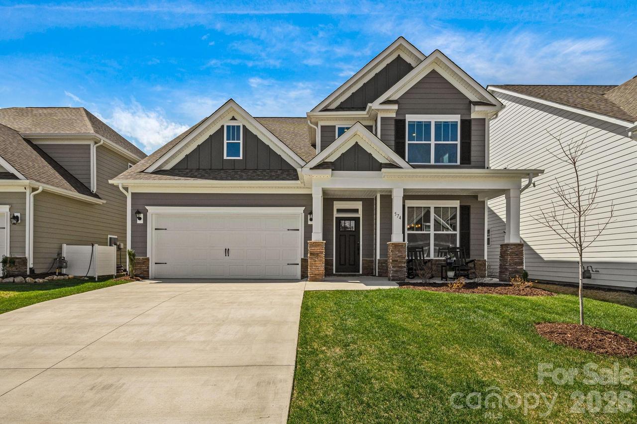 574 Fox Cove Rd., Hendersonville, NC 28792