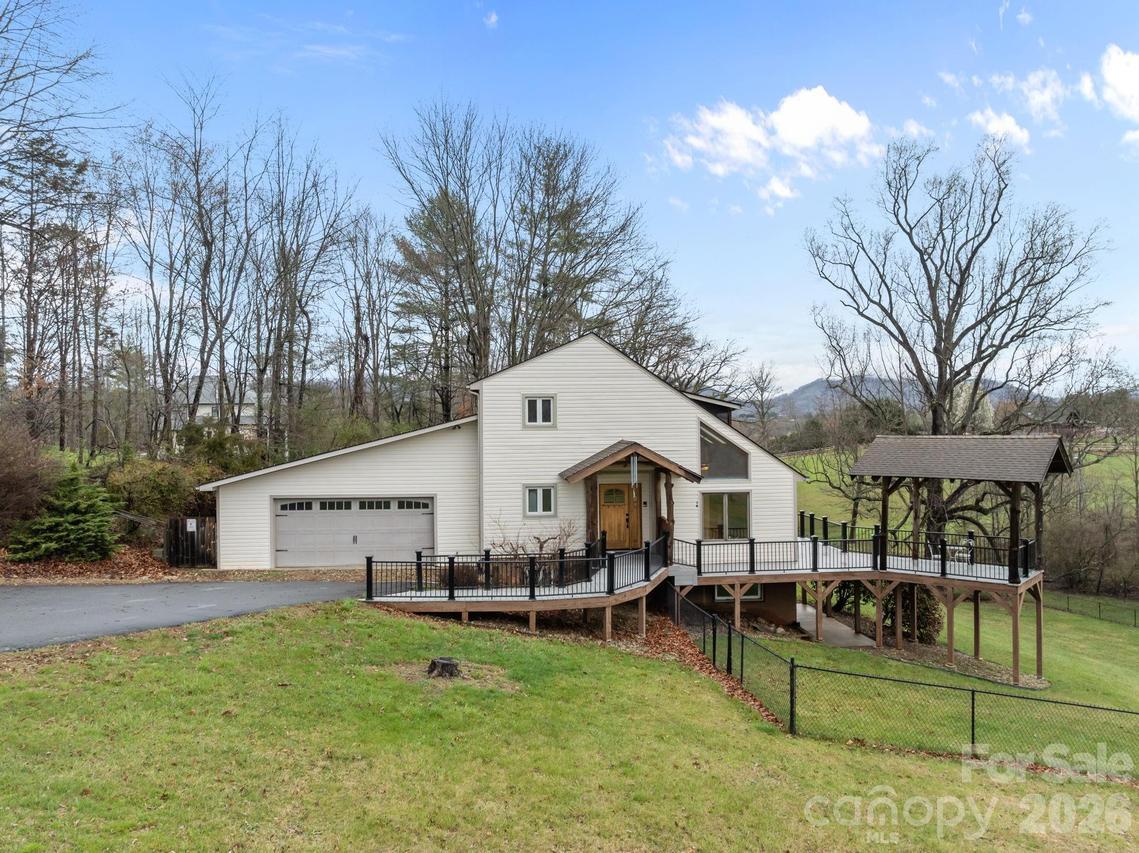 234 Justice Ridge Rd., Candler, NC 28715