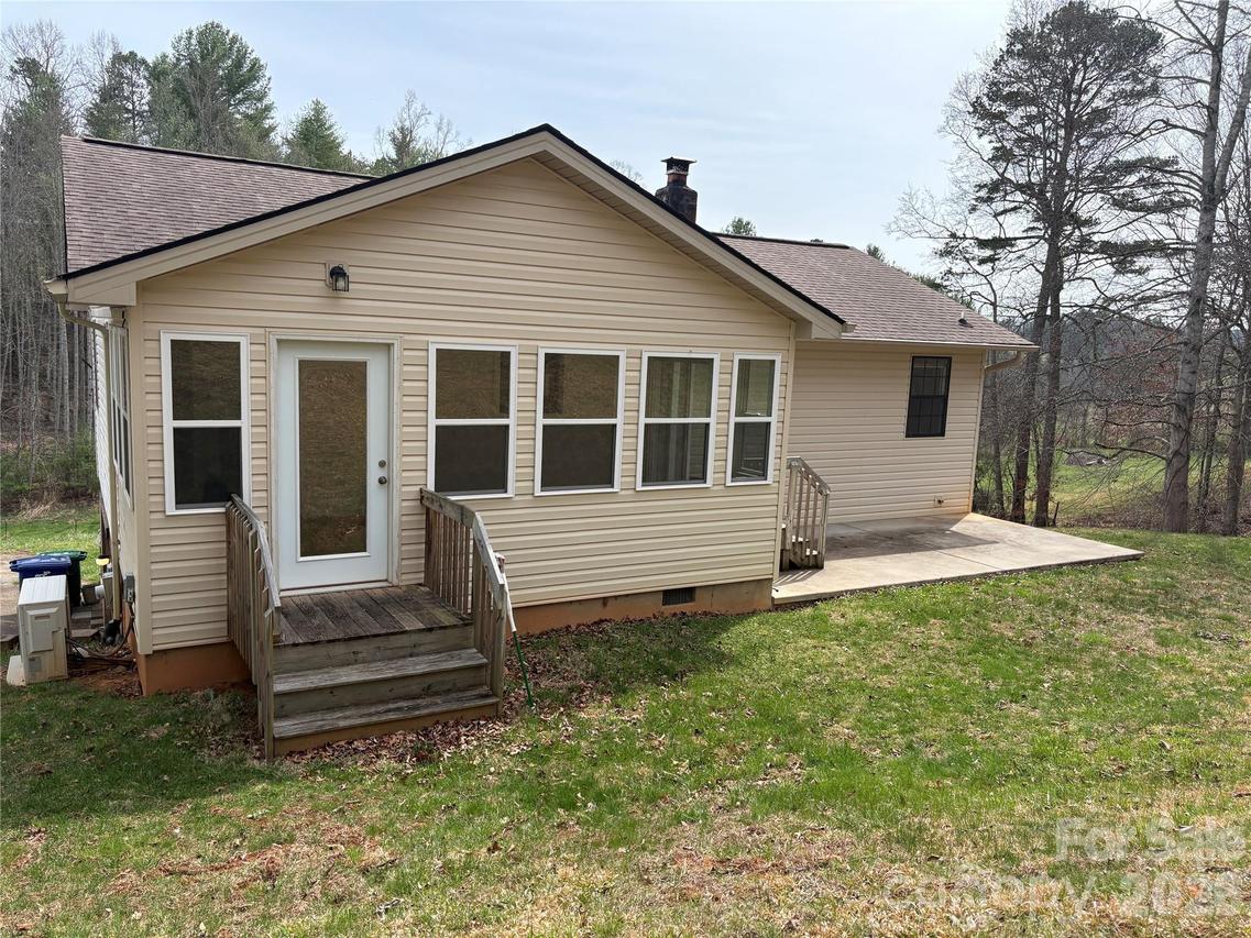 216 Pickens Rd., Weaverville, NC 28787