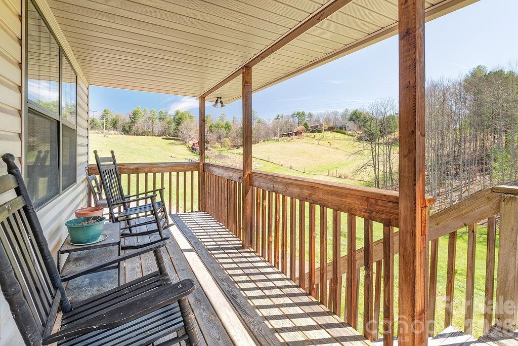 216 Pickens Rd., Weaverville, NC 28787