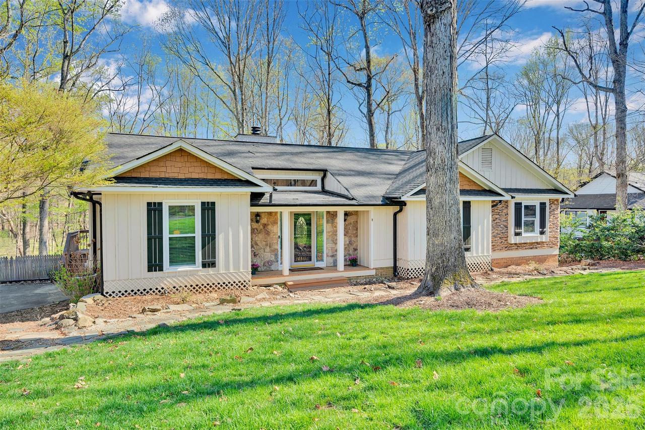 10311 Stonemede Ln., Matthews, NC 28105