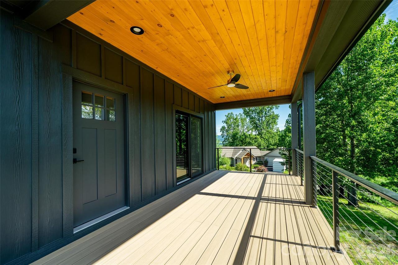 253 Eagles Eye Dr., Hendersonville, NC 28792