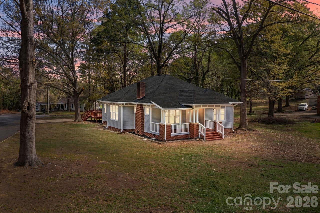 606 Townsend Ave., Gastonia, NC 28052