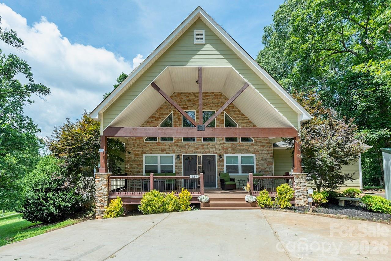 127 Deer Hill Ln., Weaverville, NC 28787