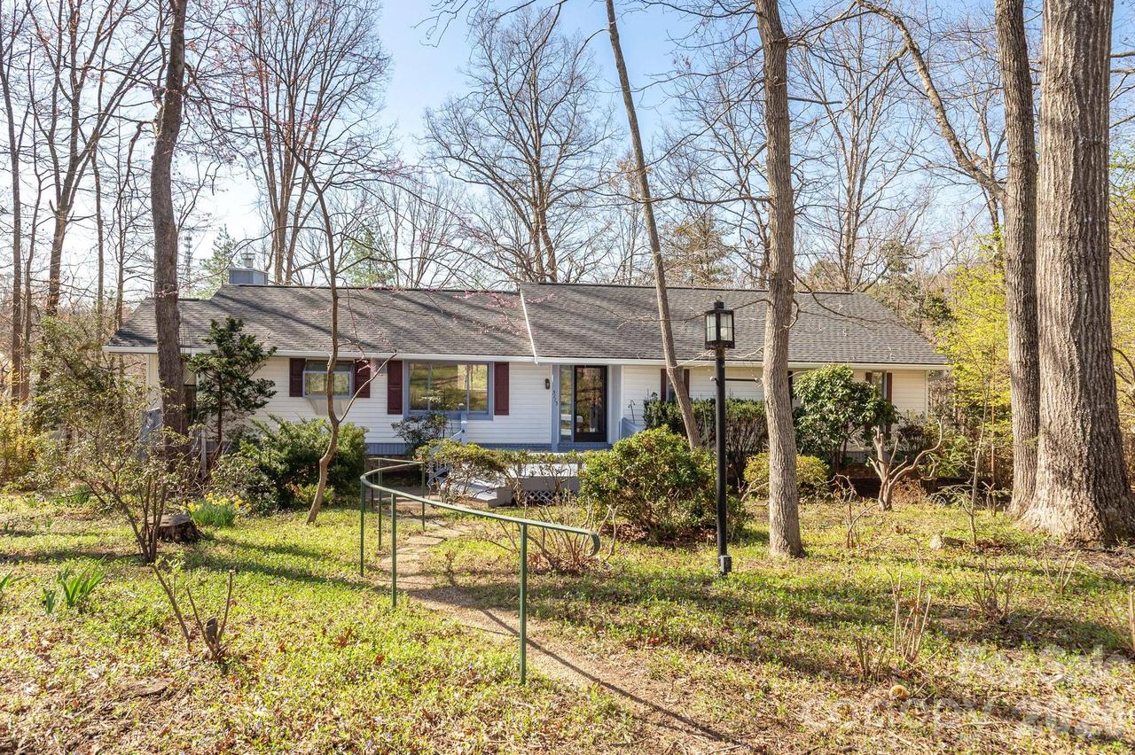 3113 Primrose Dr., Hendersonville, NC 28792