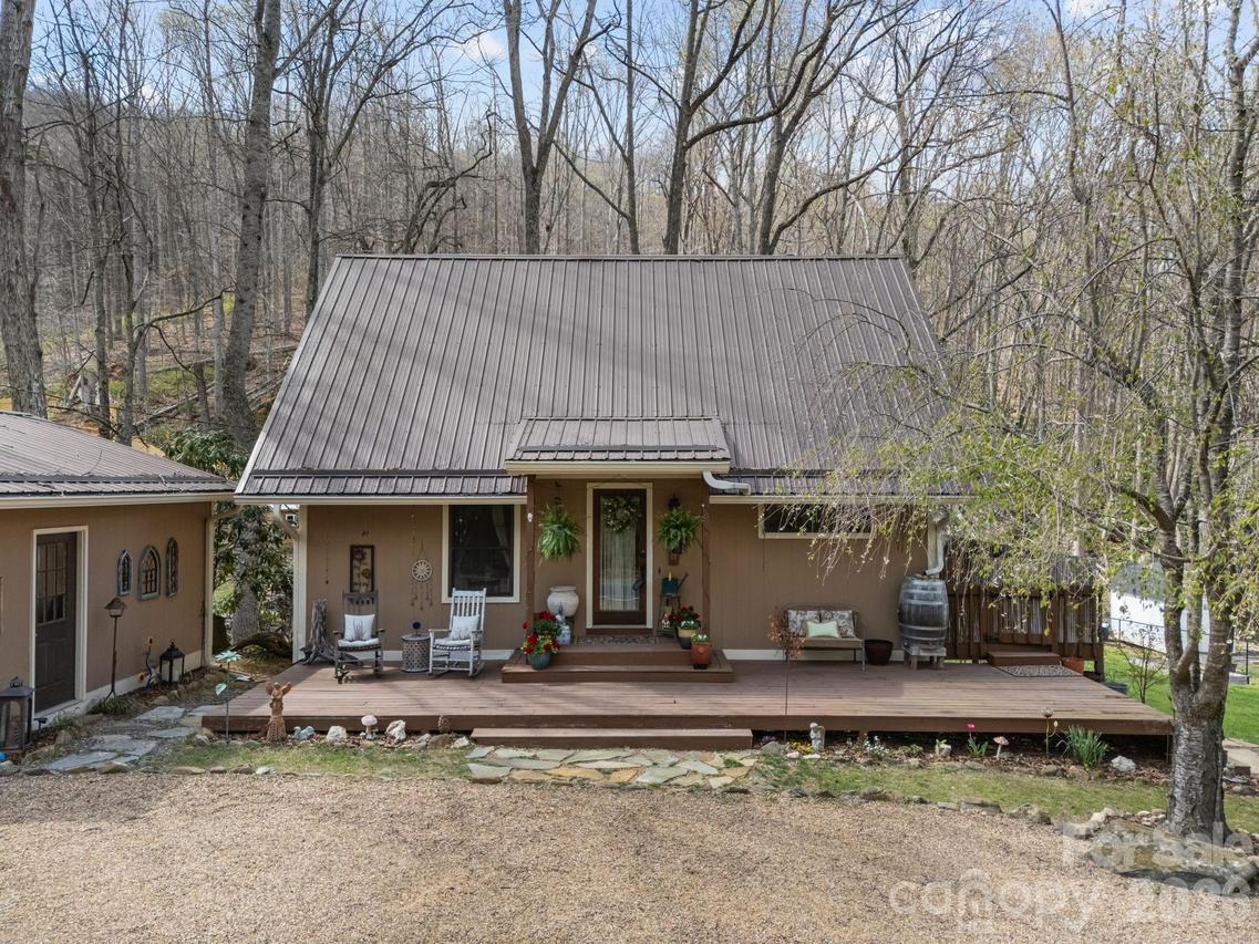 373 Lytle Cove Rd., Swannanoa, NC 28778