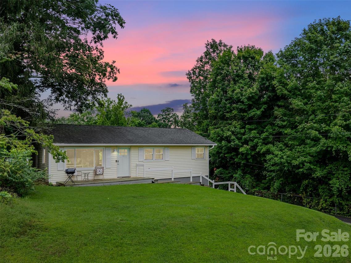 11 Oakley Dogwood Dr., Asheville, NC 28803