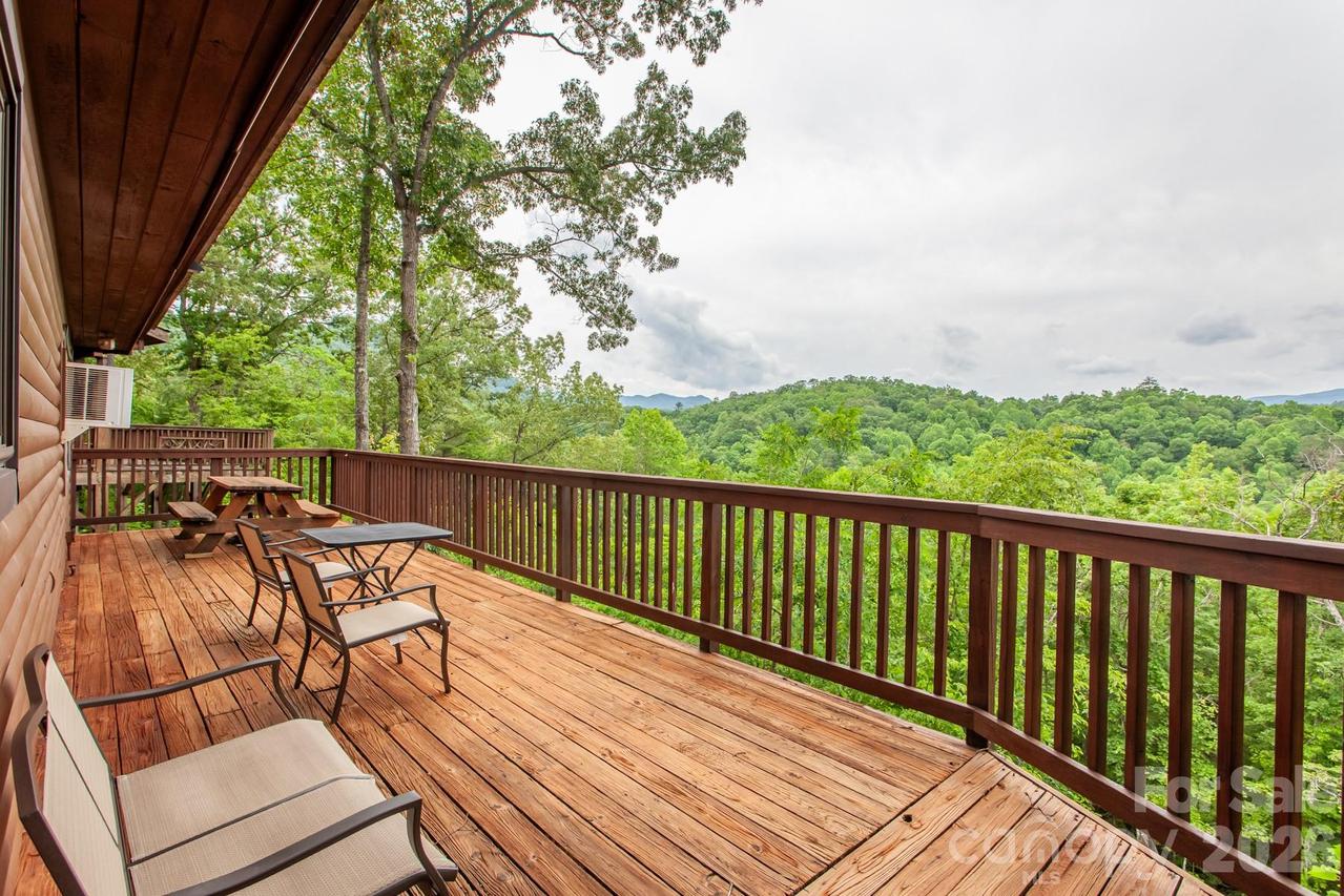307 Blue Ridge Pkwy., Bryson City, NC 28713