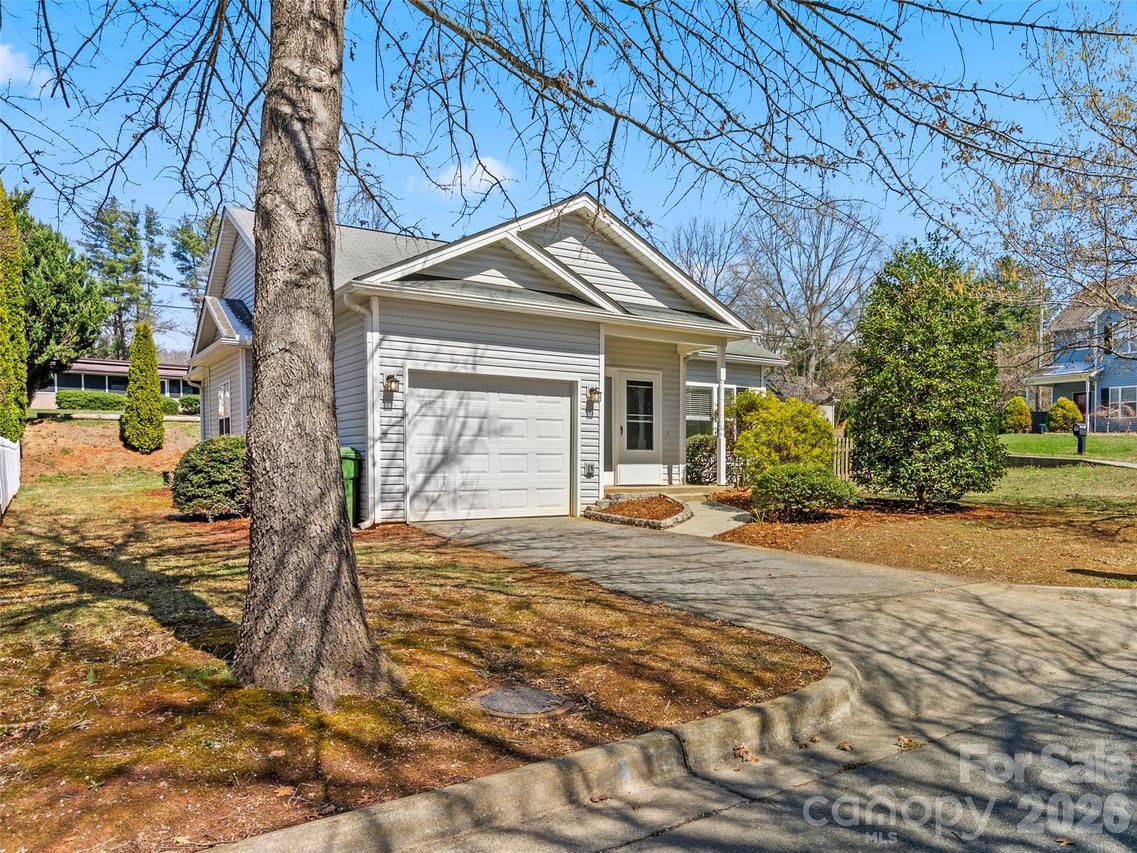 15 Scottish Cir., Asheville, NC 28803