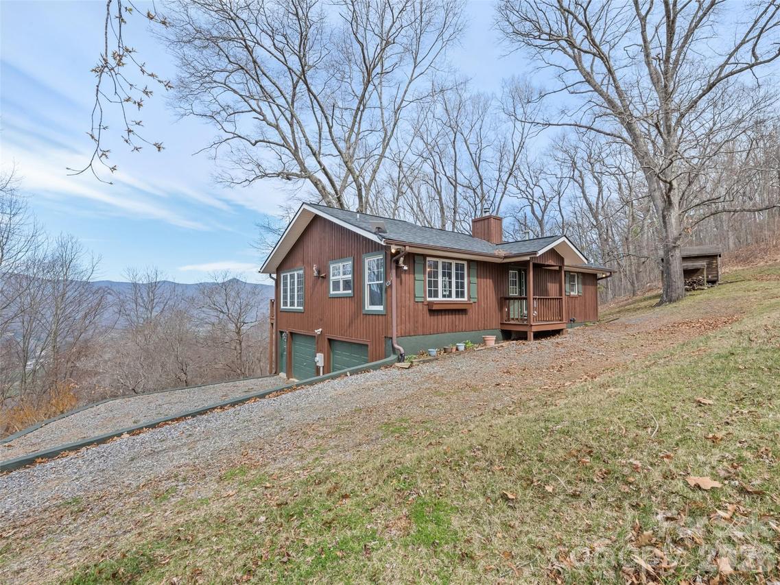 415 Treetop Ln., Waynesville, NC 28785