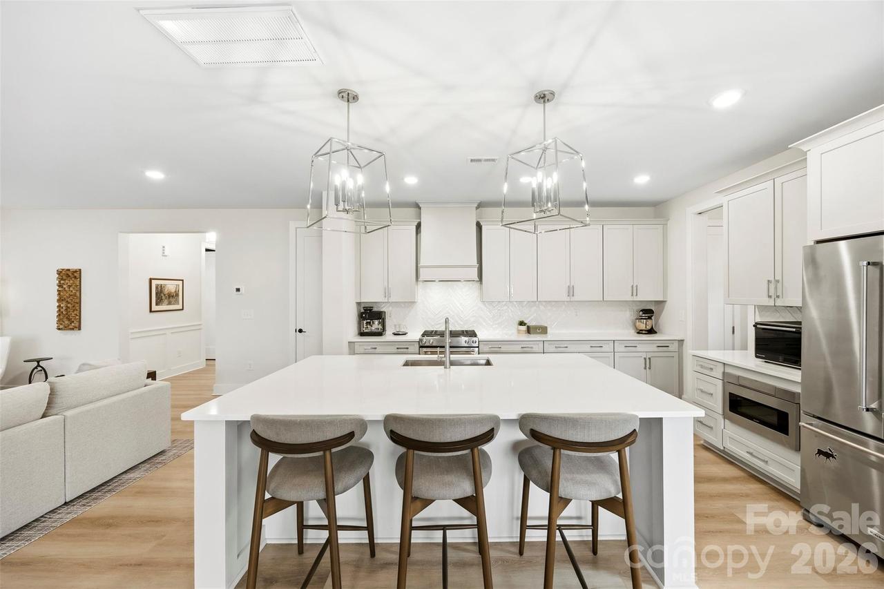 2723 Ritz Ln., Matthews, NC 28105