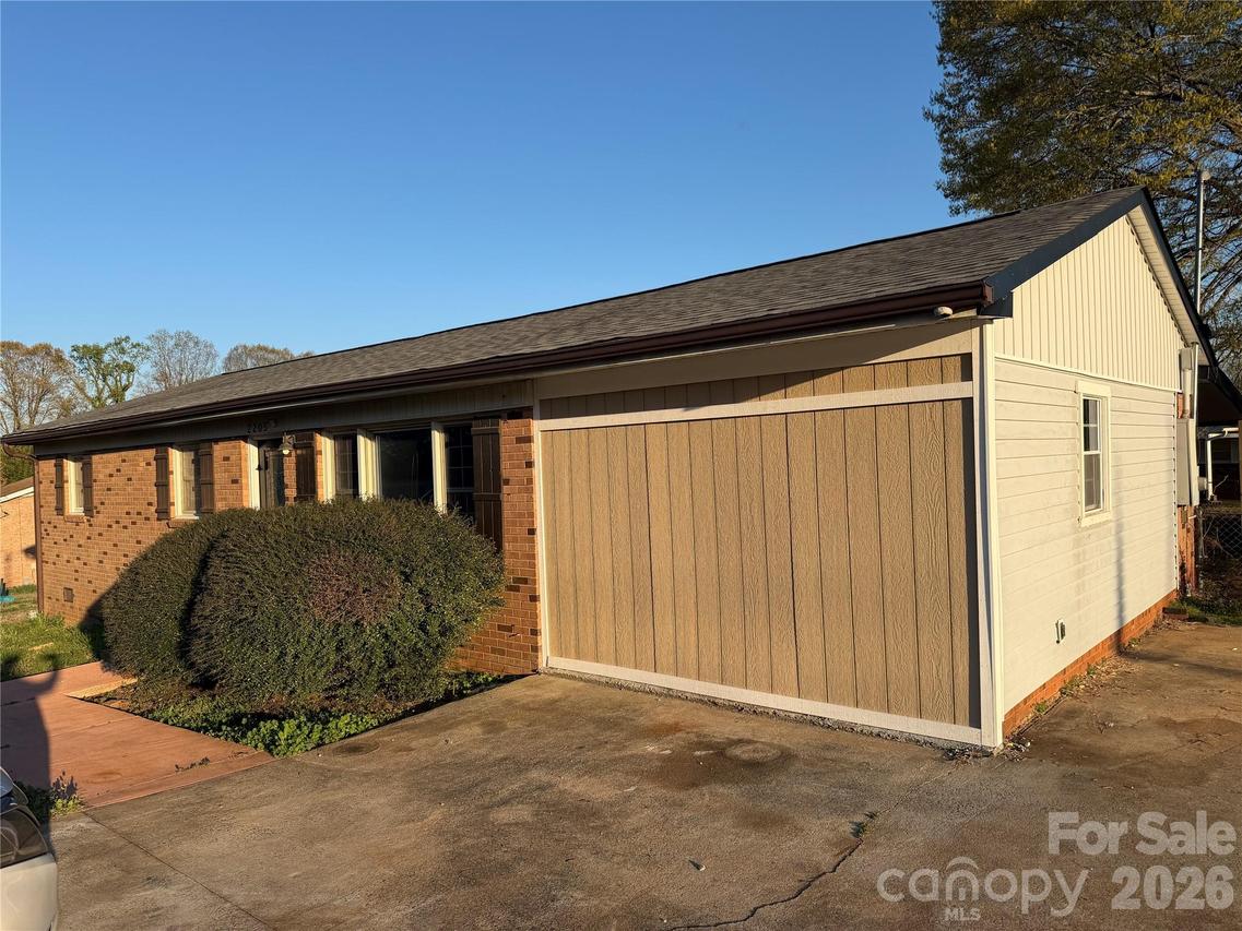 2205 Brookneal Dr., Gastonia, NC 28054