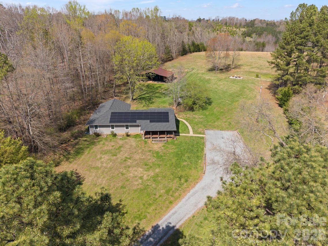 527 Floyd Blackwell Rd., Tryon, NC 28782