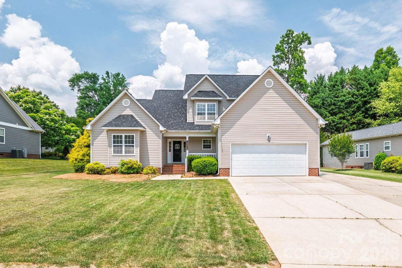 208 Deerfield Dr., Mount Holly, NC 28120