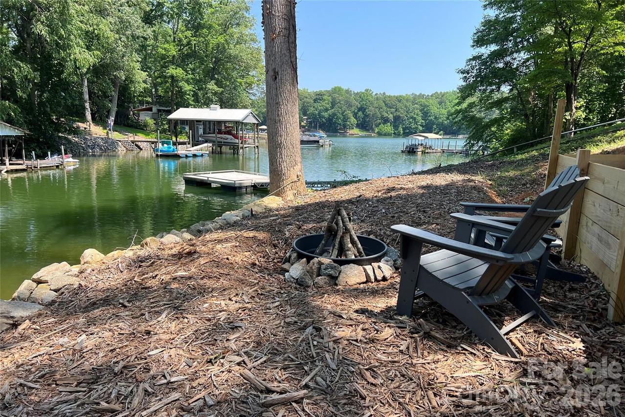 3748 Landmark Dr., Sherrills Ford, NC 28673
