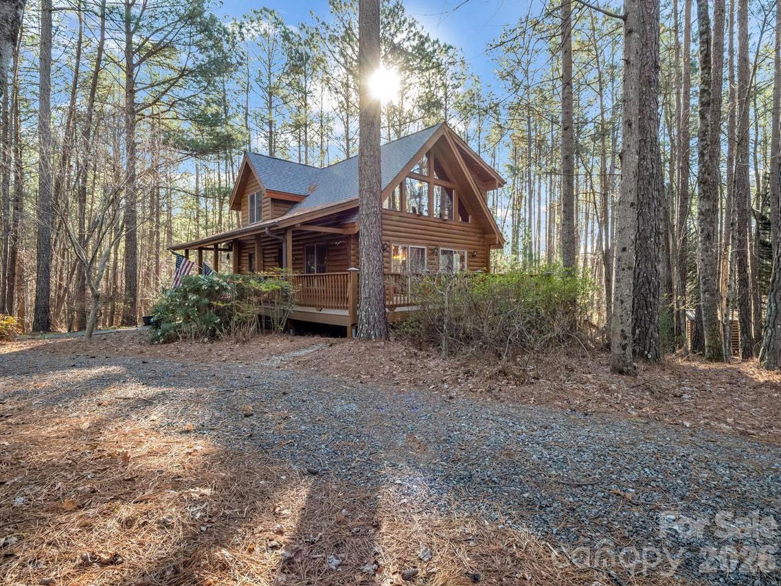 907 Hidden Lake Pkwy., Nebo, NC 28761