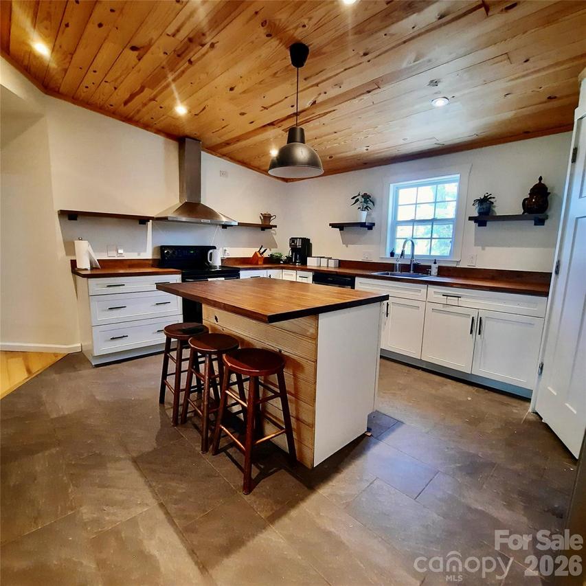 119 Grant Ln., Saluda, NC 28773