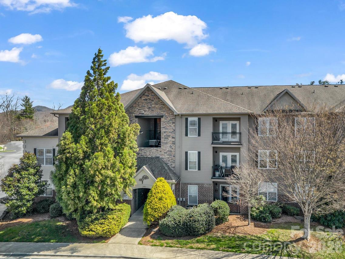 291 Brickton Village Cir. #304, Fletcher, NC 28732
