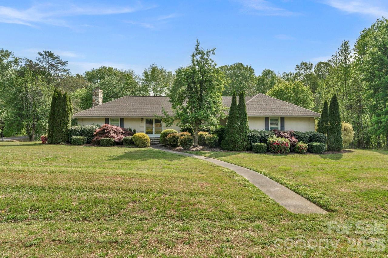 15015 Pawnee Tr., Matthews, NC 28104