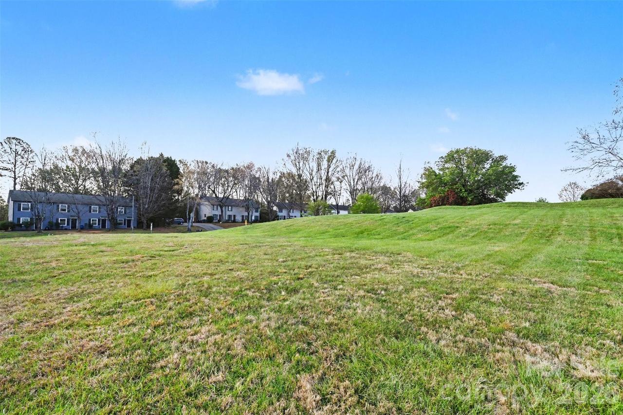 1725 Village Lake Dr., Charlotte, NC 28212