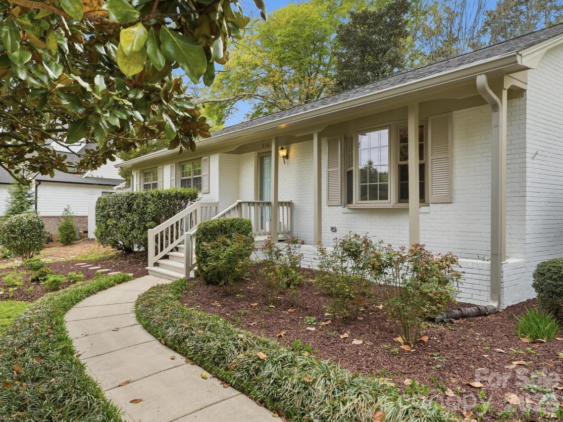 814 Twin Oaks Rd., Davidson, NC 28036