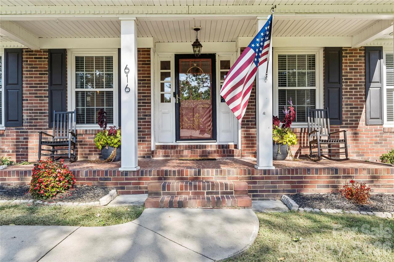 616 Coulwood Dr., Charlotte, NC 28214
