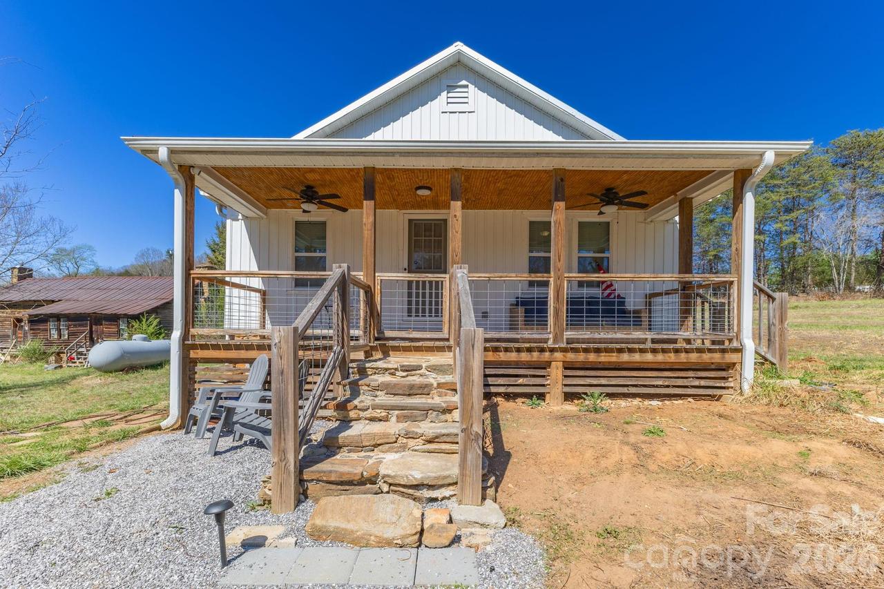 98 Poplar Springs Rd., Hiddenite, NC 28636