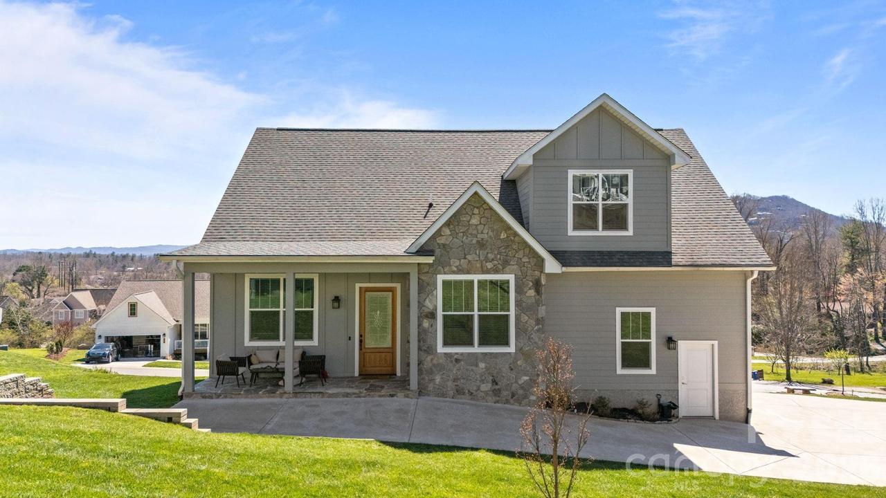 112 Meadow Breeze Rd., Arden, NC 28704