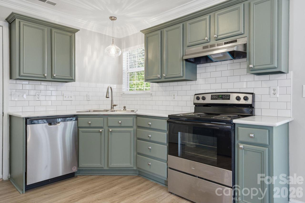 10122 Northwoods Forest Dr., Charlotte, NC 28214