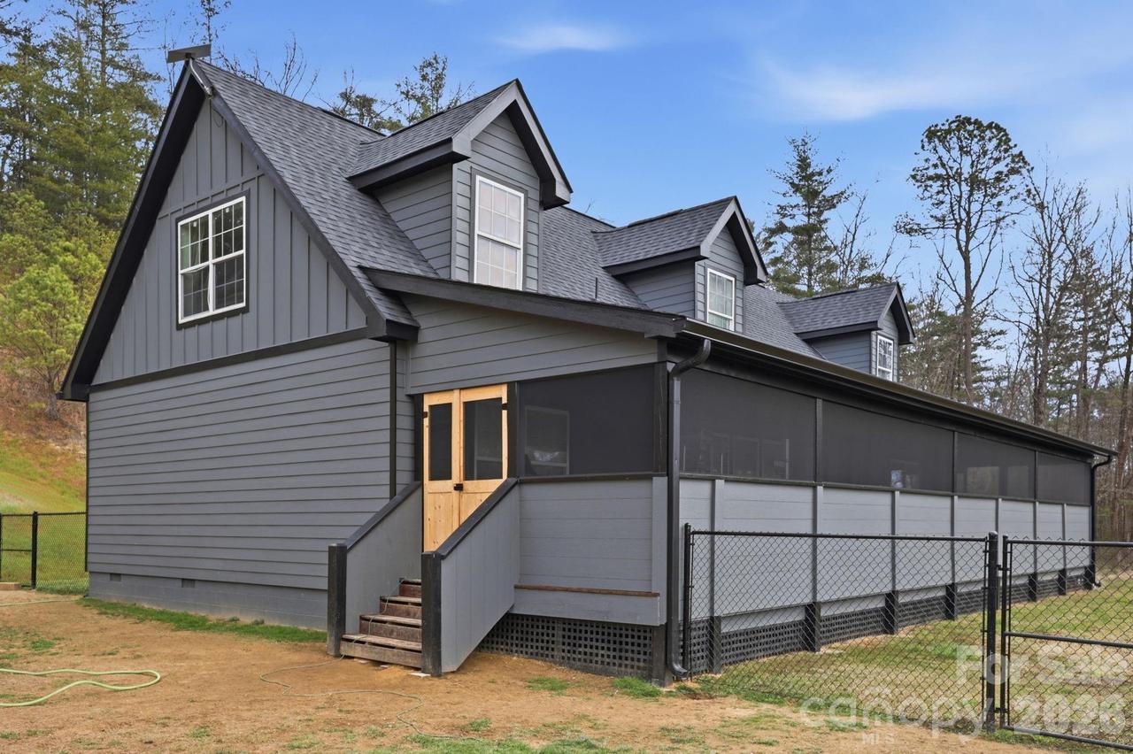 67 Nimitz Dr., Brevard, NC 28712