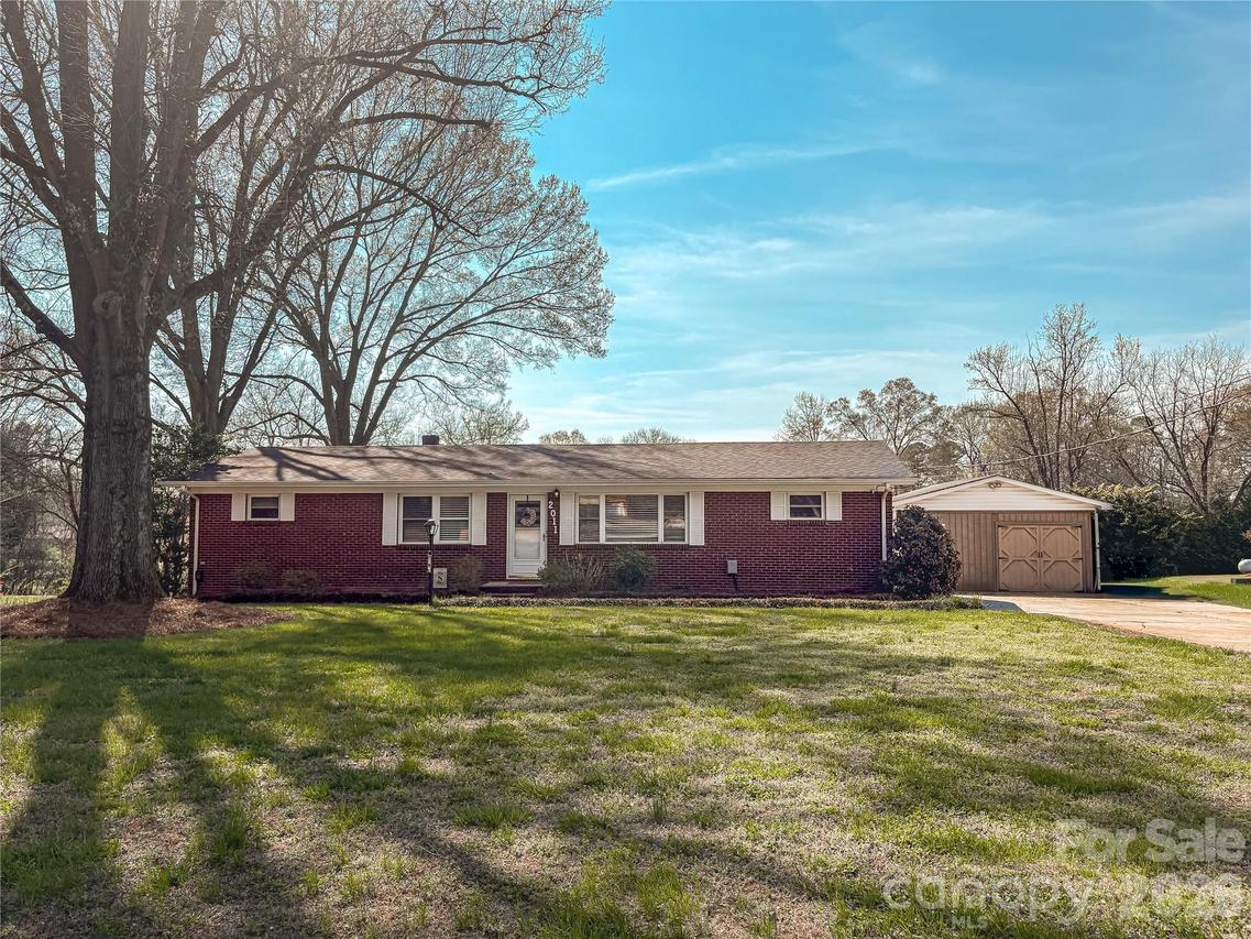 2011 Mountain Creek Rd., Albemarle, NC 28001