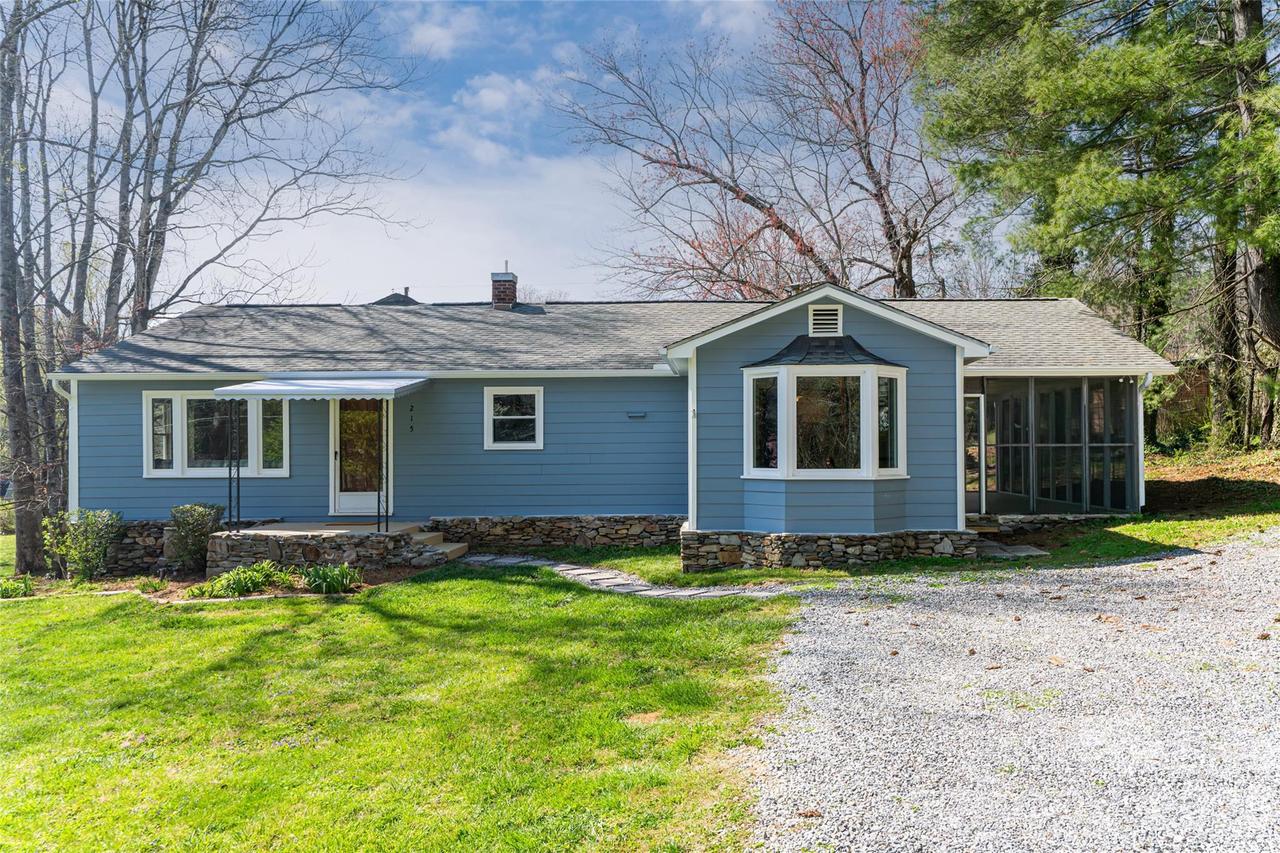 215 Browning Ave., Hendersonville, NC 28791