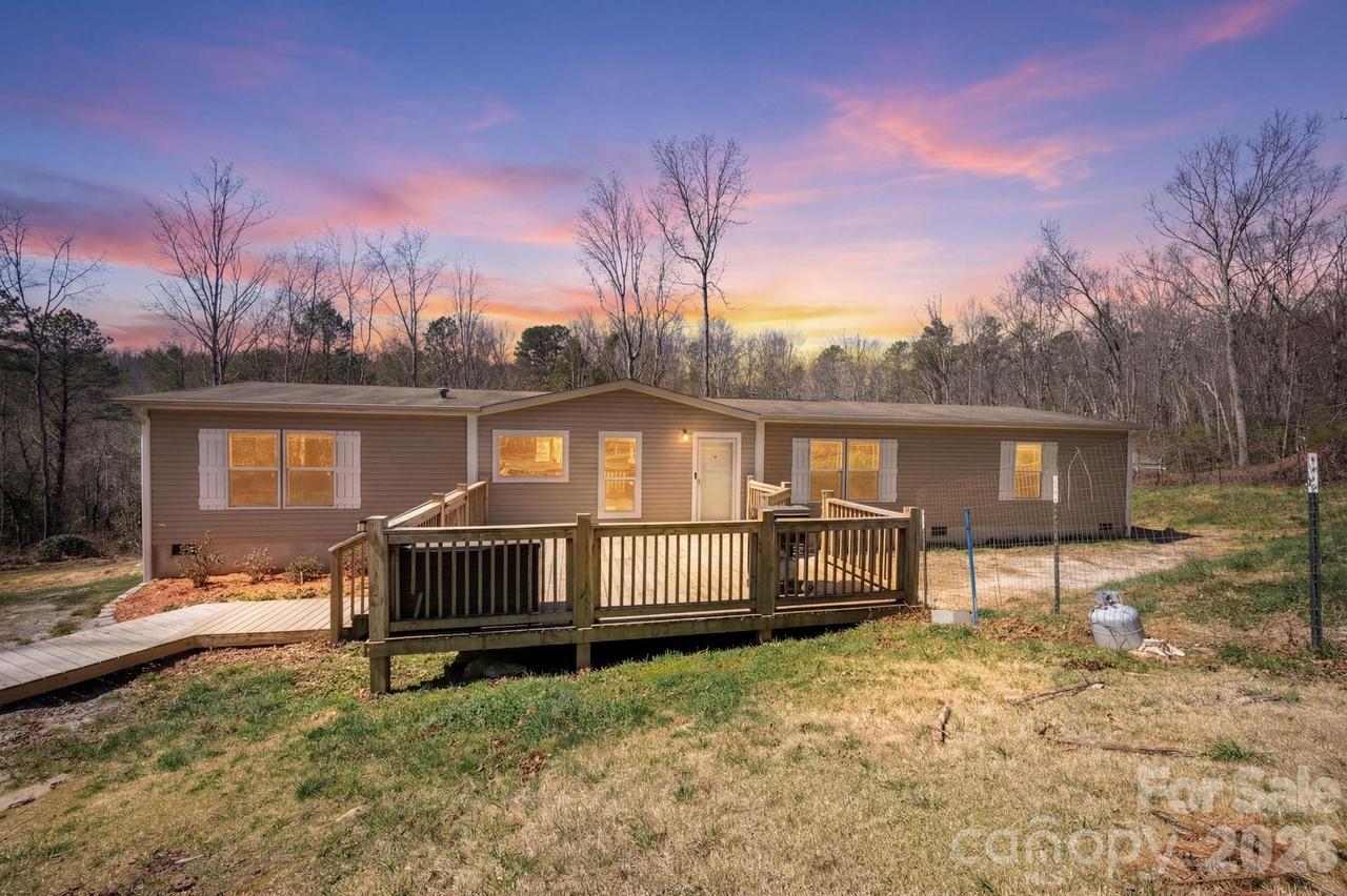 1064 Deer Chase Cir., Cedar Mountain, NC 28718