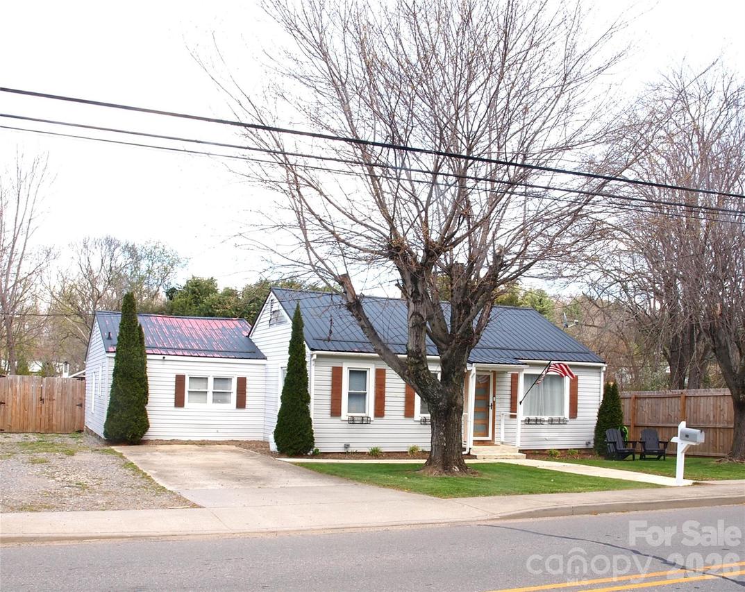 316 Hazelwood Ave., Waynesville, NC 28786