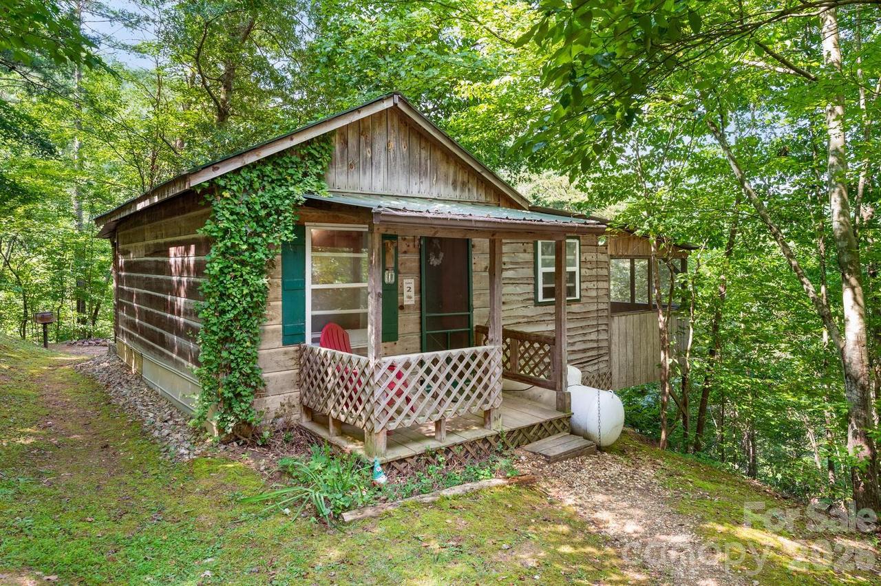 264 Rebel Dr., Hot Springs, NC 28743