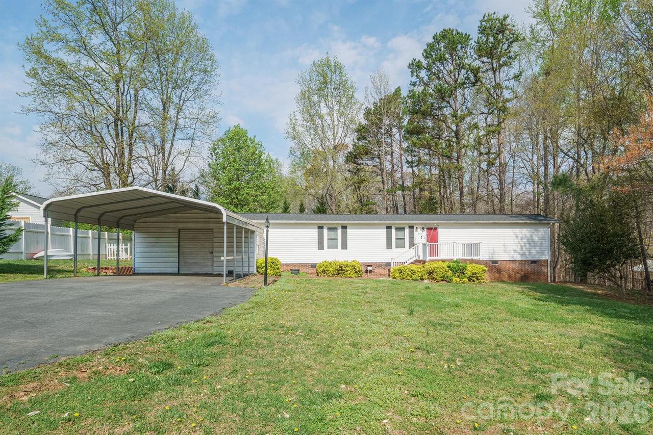 222 Summertree Dr., Troutman, NC 28166