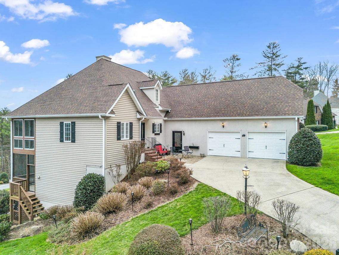 29 Spring Heights Ct., Hendersonville, NC 28791