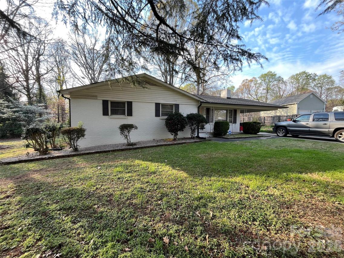 520 Carole Ln., Charlotte, NC 28214