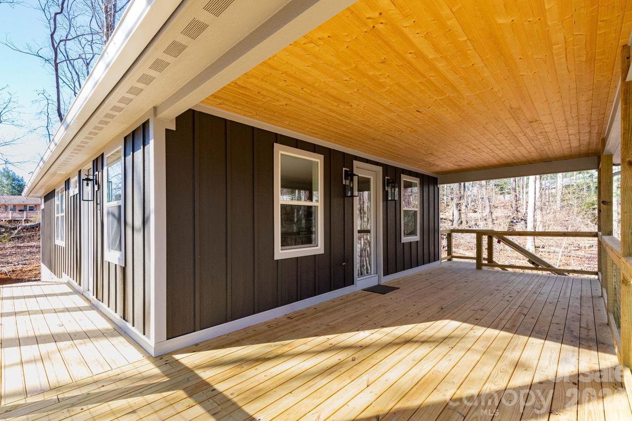 137 E Arbutus Tr., Hendersonville, NC 28792