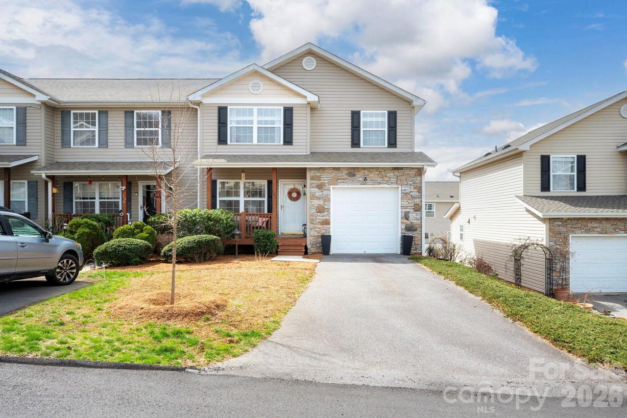 107 Loch Haven Rd., Swannanoa, NC 28778