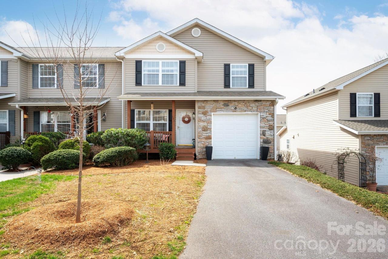107 Loch Haven Rd., Swannanoa, NC 28778