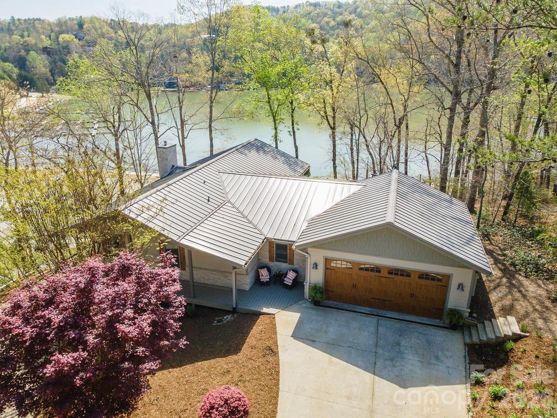 147 Watergate Rd., Lake Lure, NC 28746