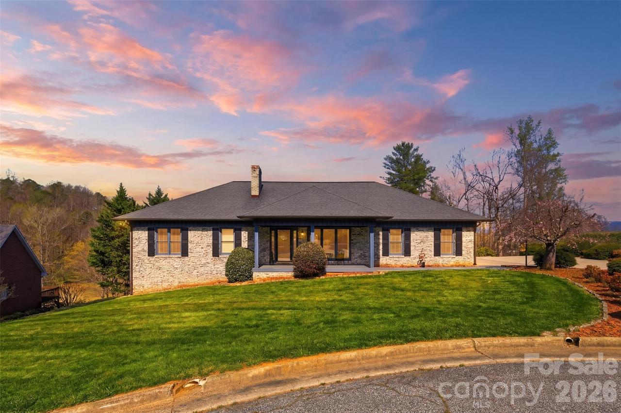 514 Golfview Ct., Lenoir, NC 28645